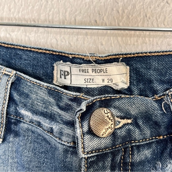 Free People Lace Trim Distressed Denim Blue Jean Shorts Women’s Size 29 - Picture 2 of 7